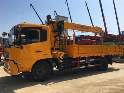 東風天錦徐工8噸隨車吊與挖機拖車產(chǎn)品價格及性能分析